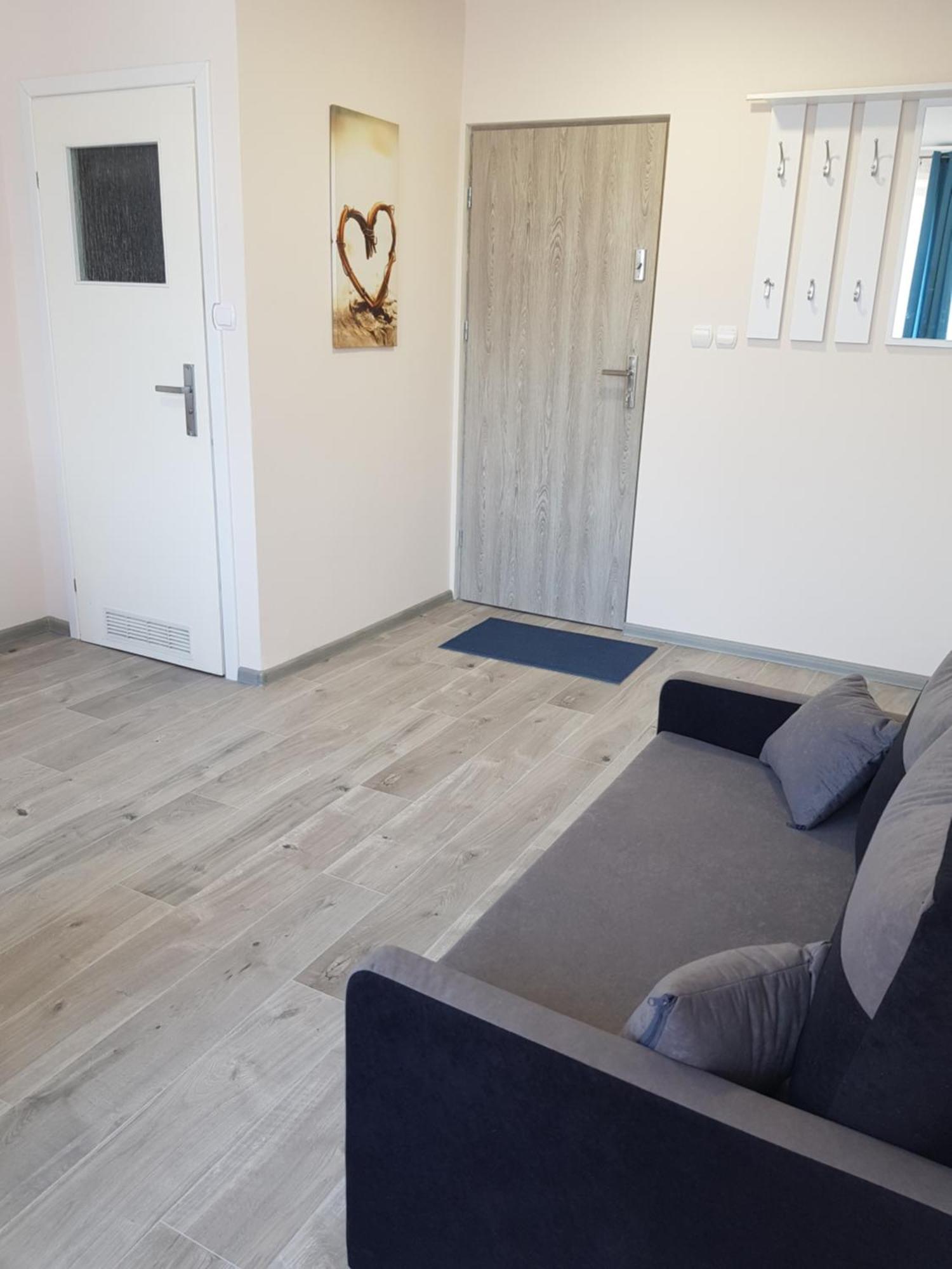 Pokoje Goscinne U Laury Rewal Exteriör bild