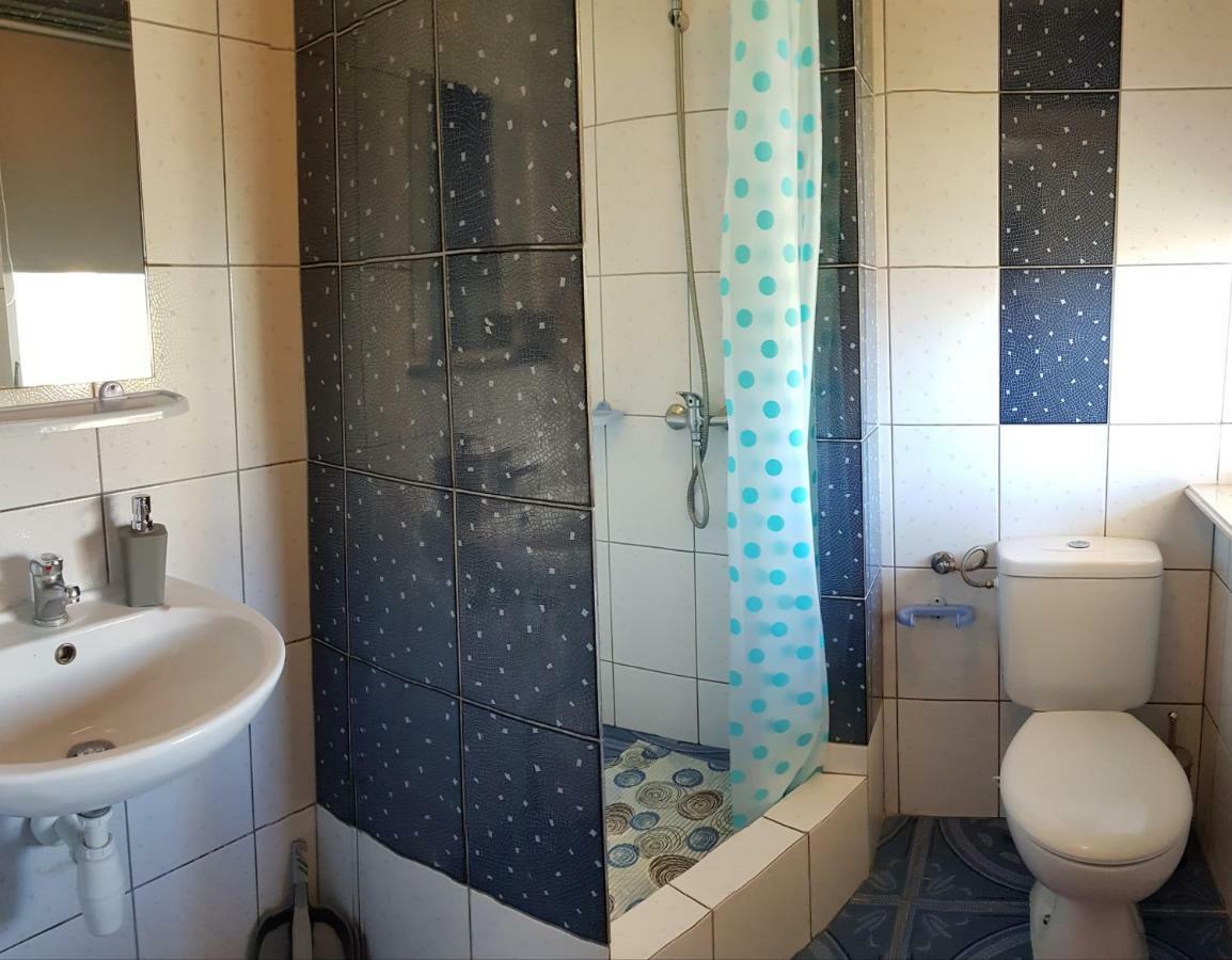 Pokoje Goscinne U Laury Rewal Exteriör bild